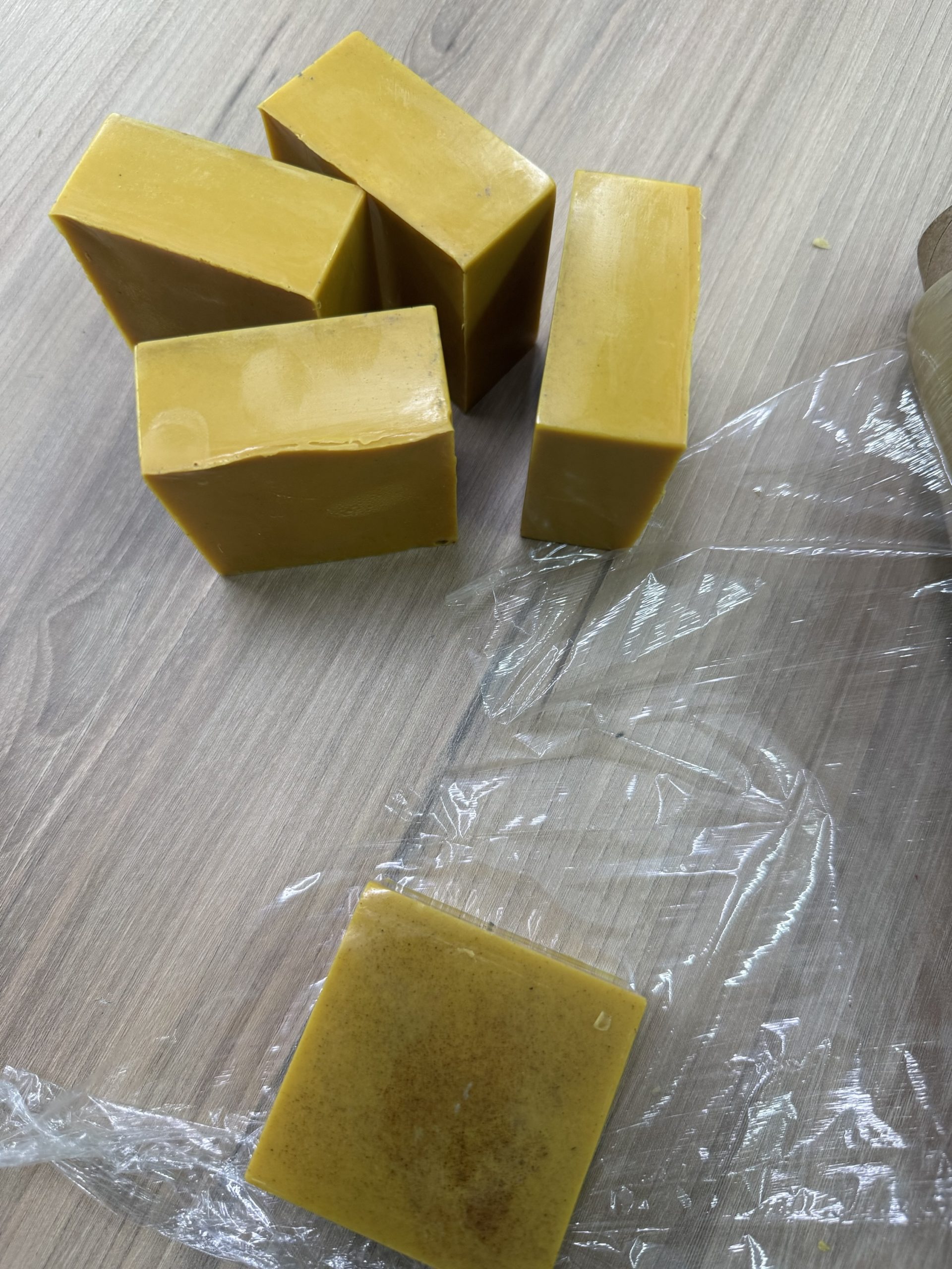 KOJIC TURMERIC HONEY LEMON SOAP - Image 2